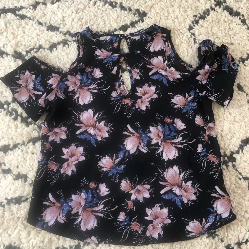 One Clothing Chiffon Top - size small
